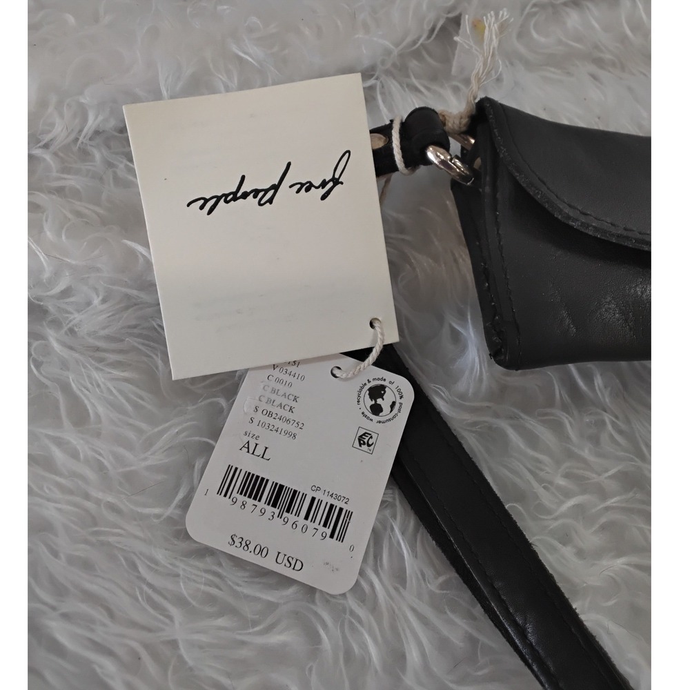 Free People Black Leather Wristlet Wallet Snap Closure OB2406752 NWT - Picture 2 of 3